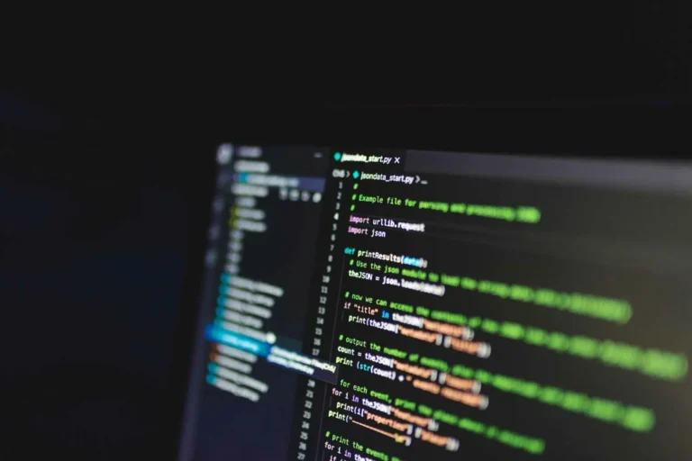 Tu souhaites reussir ton bac ? Un stage d'initiation ludique au langage de programmation. Fini les formules ennuyeuses, crée des jeux vidéo