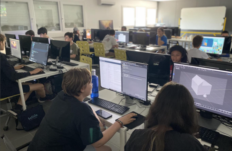 Crée ton jeu dès 13 ans ! Profite de tes vacances. Que tu sois sur place à Nîmes ou à distance, relève le défi et crée ton premier jeu avec nous !